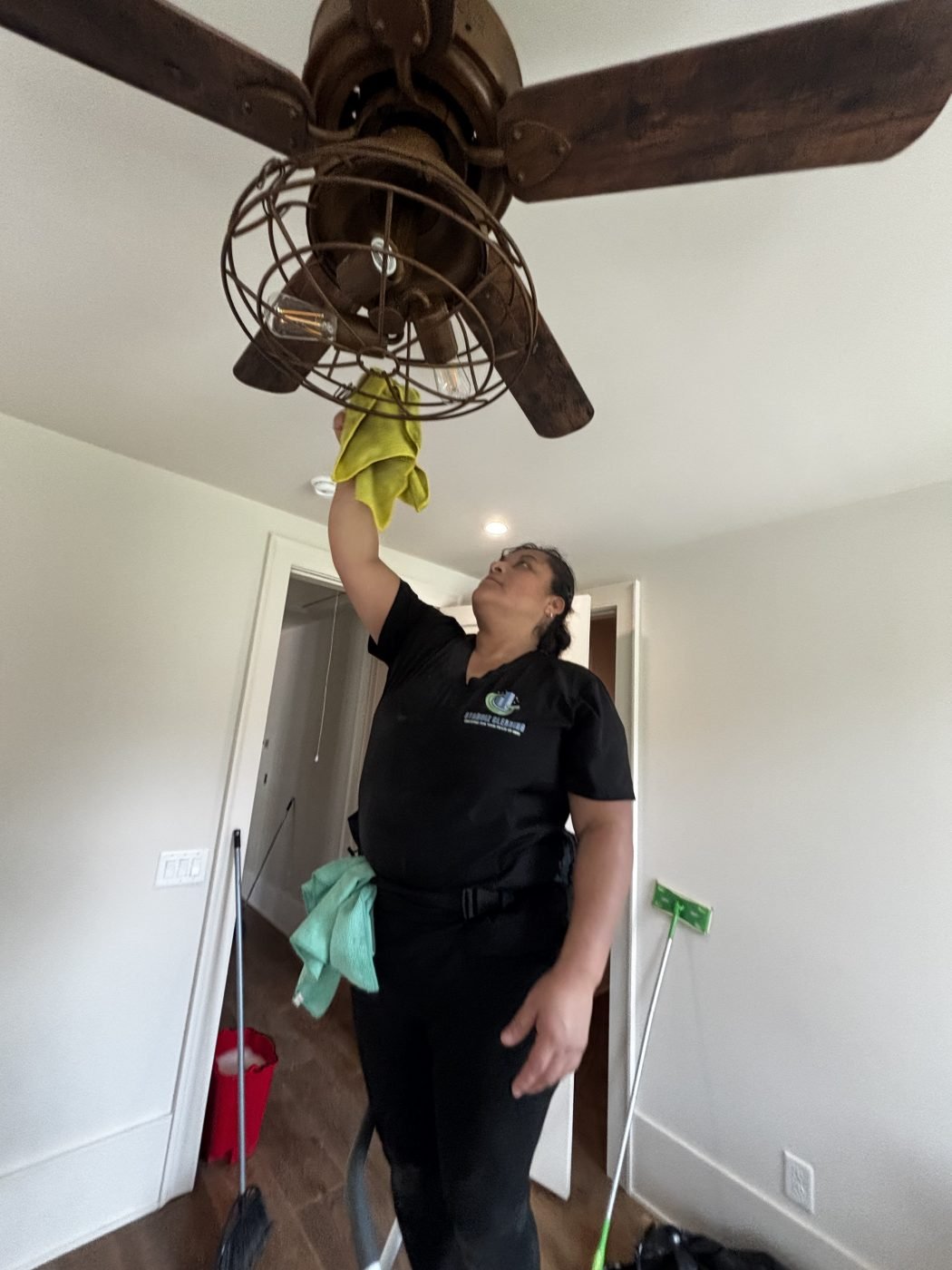 Starbiz cleaner wiping ceiling fan