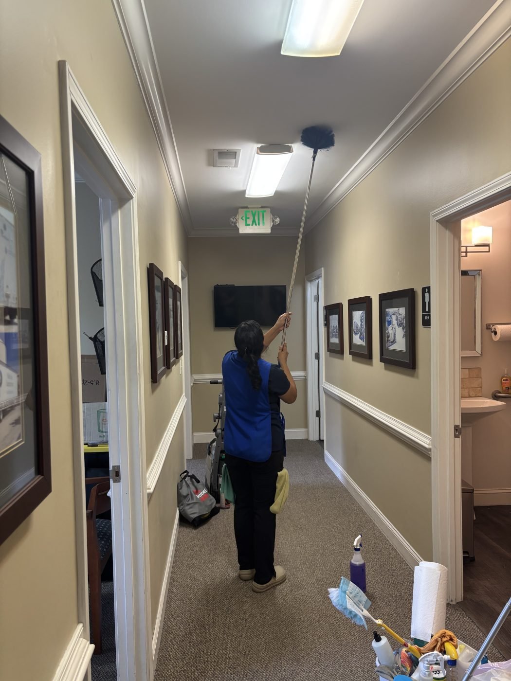 Starbiz cleaner removing cob webs from lights
